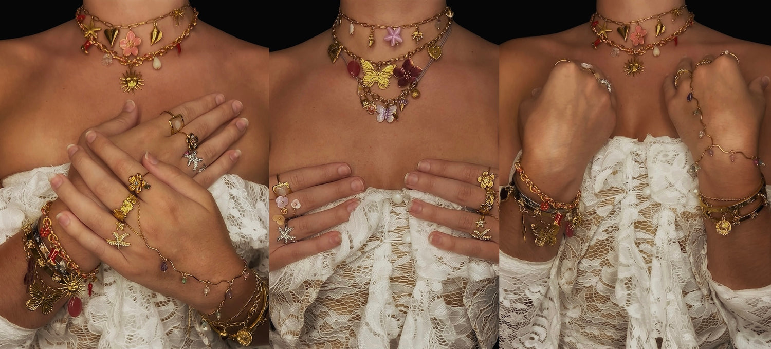 Bijoux en acier inoxydable portés par une femme, de face.